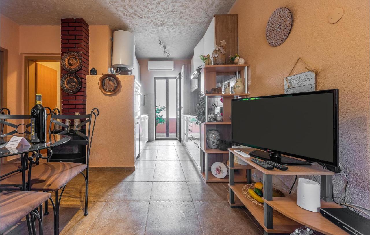 Cozy Home In Vrsi With Wifi Exterior foto