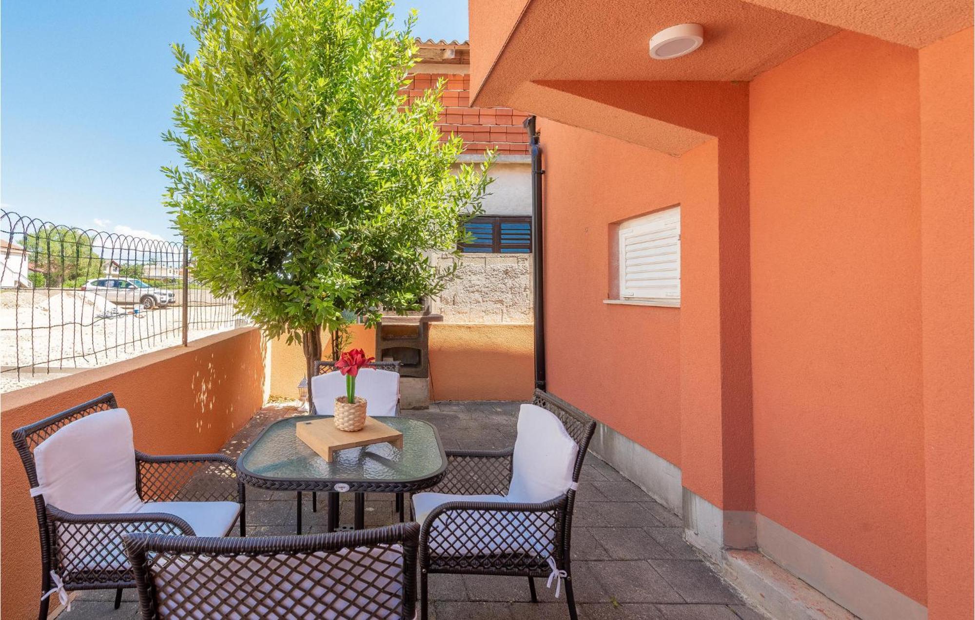 Cozy Home In Vrsi With Wifi Exterior foto
