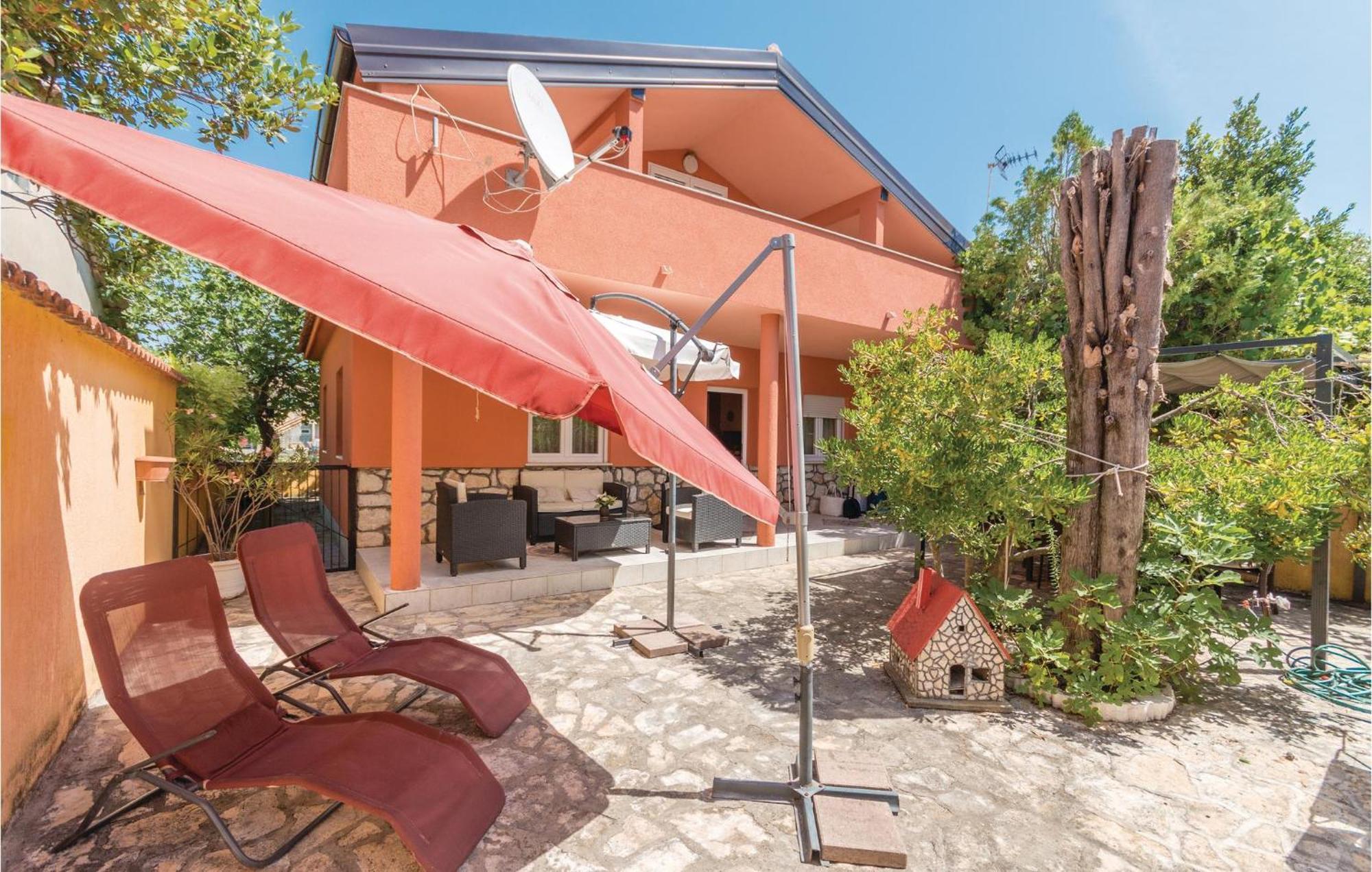 Cozy Home In Vrsi With Wifi Exterior foto